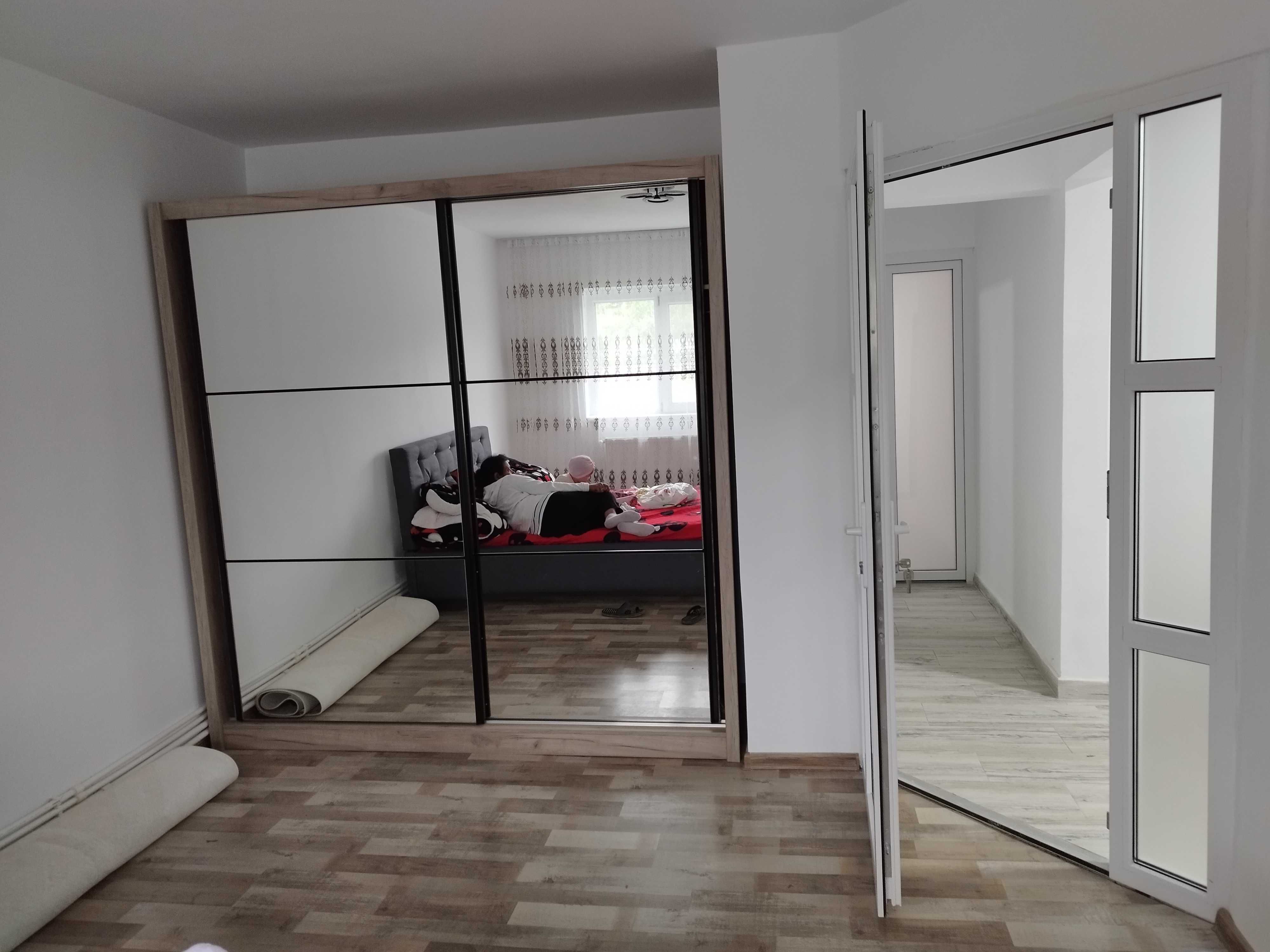 Vând apartament 2 camere baie bucătărie