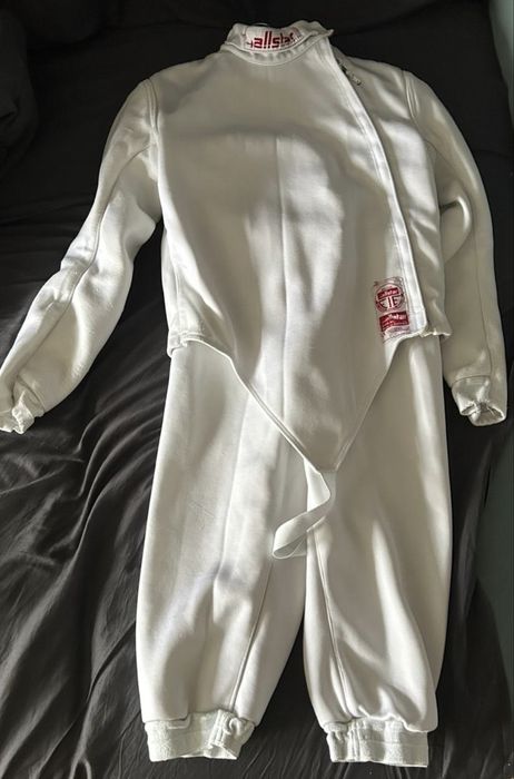 Vând costum de scrimă (bonus Floretă+Mască)