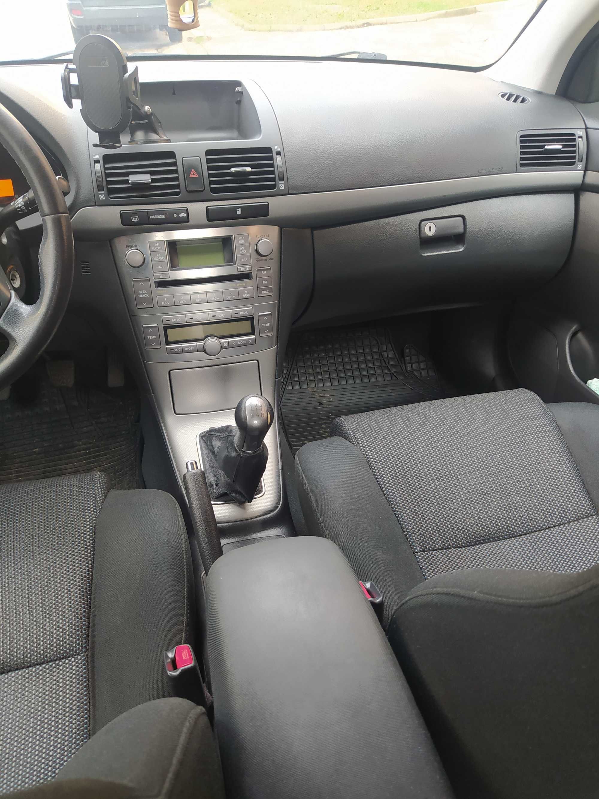 Продавам Toyota Avensis 1.8 газ