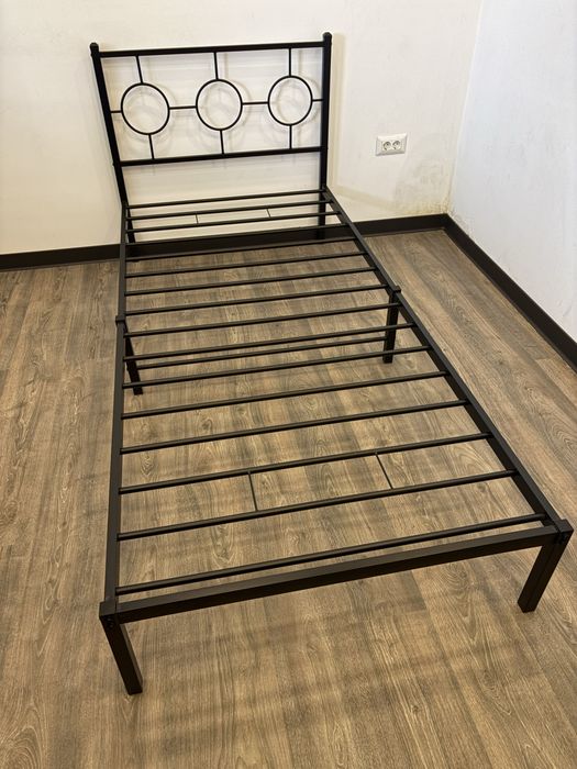 Pat metalic cu tablie, negru, 90x200 cm