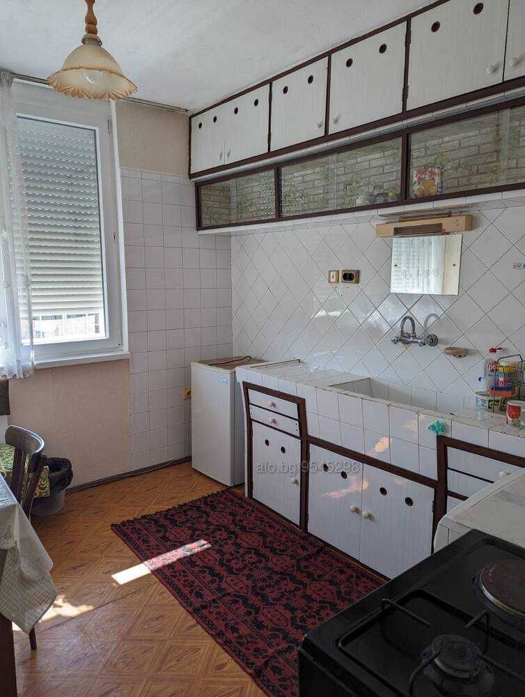 Дава се под наем Тристаен апартамент в Казанлък - 82 кв.м за 229.5 € - Снимка #1