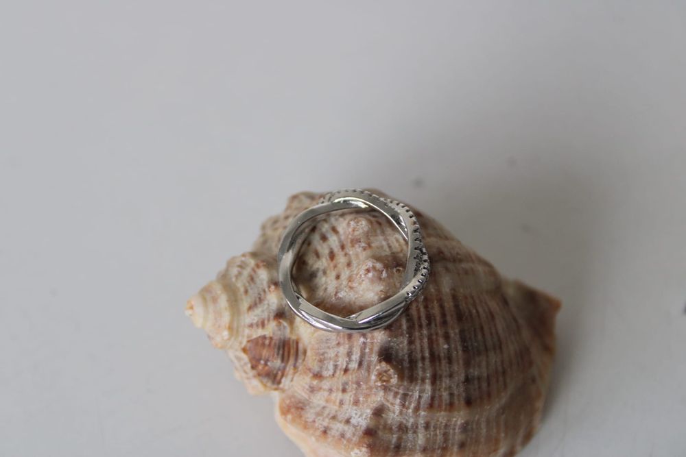 Inel cu pietricele din otel