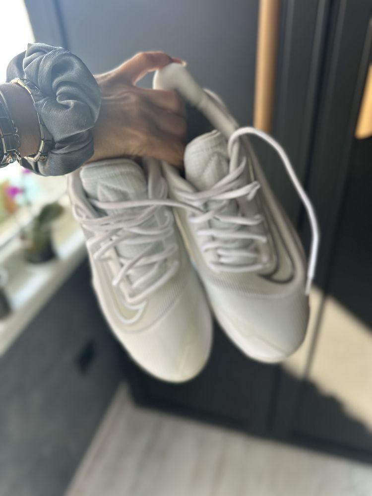 Nike маратонки бели