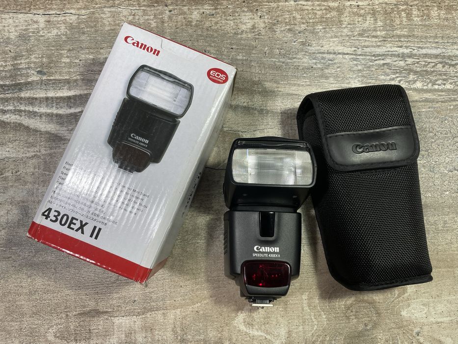 Продам вспышку на фотокамеру