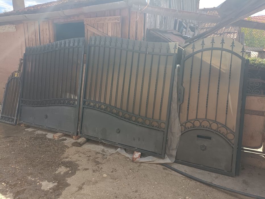 Vînd Portă din  fier forjat