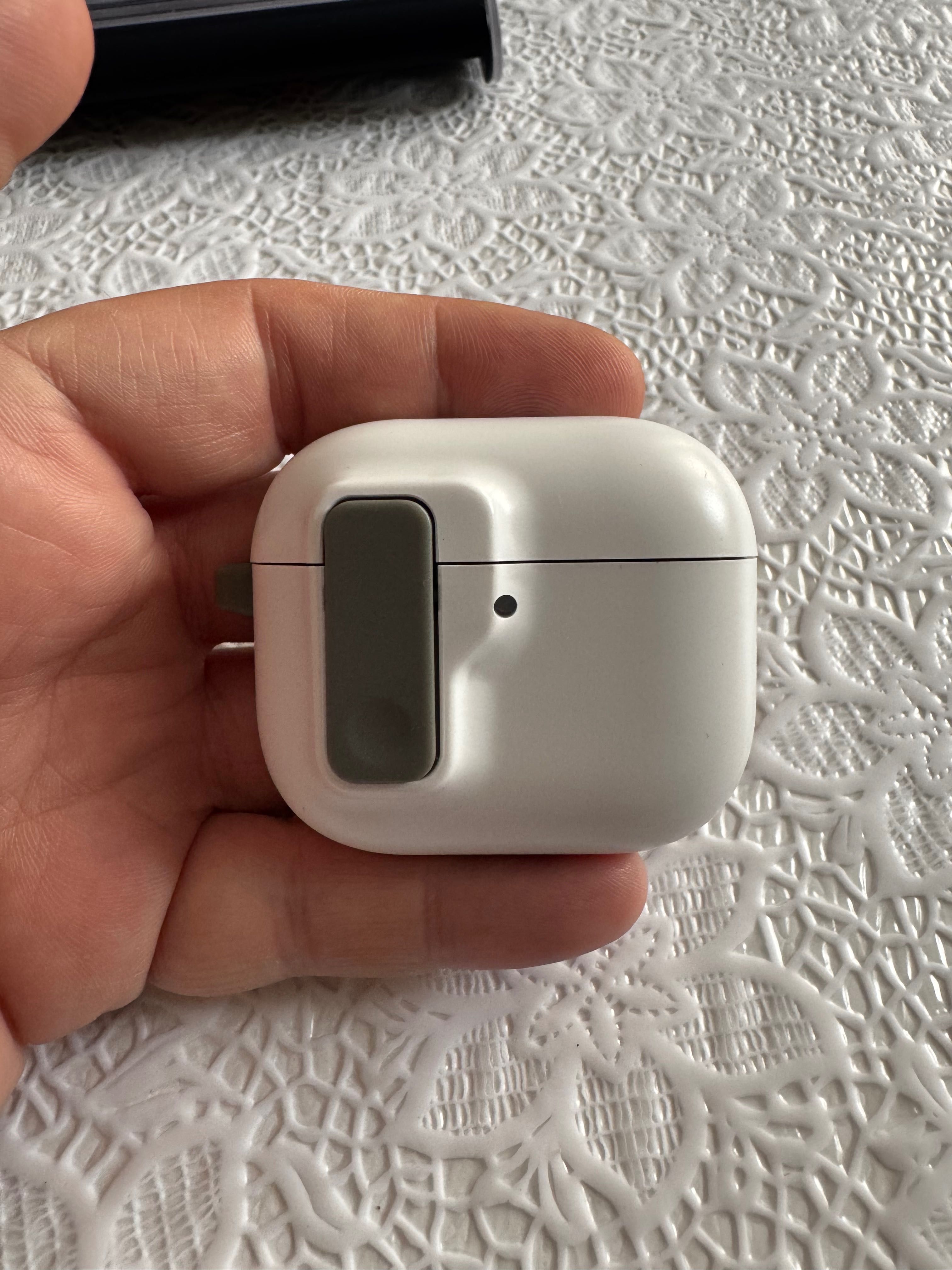Калъф за AirPods 4