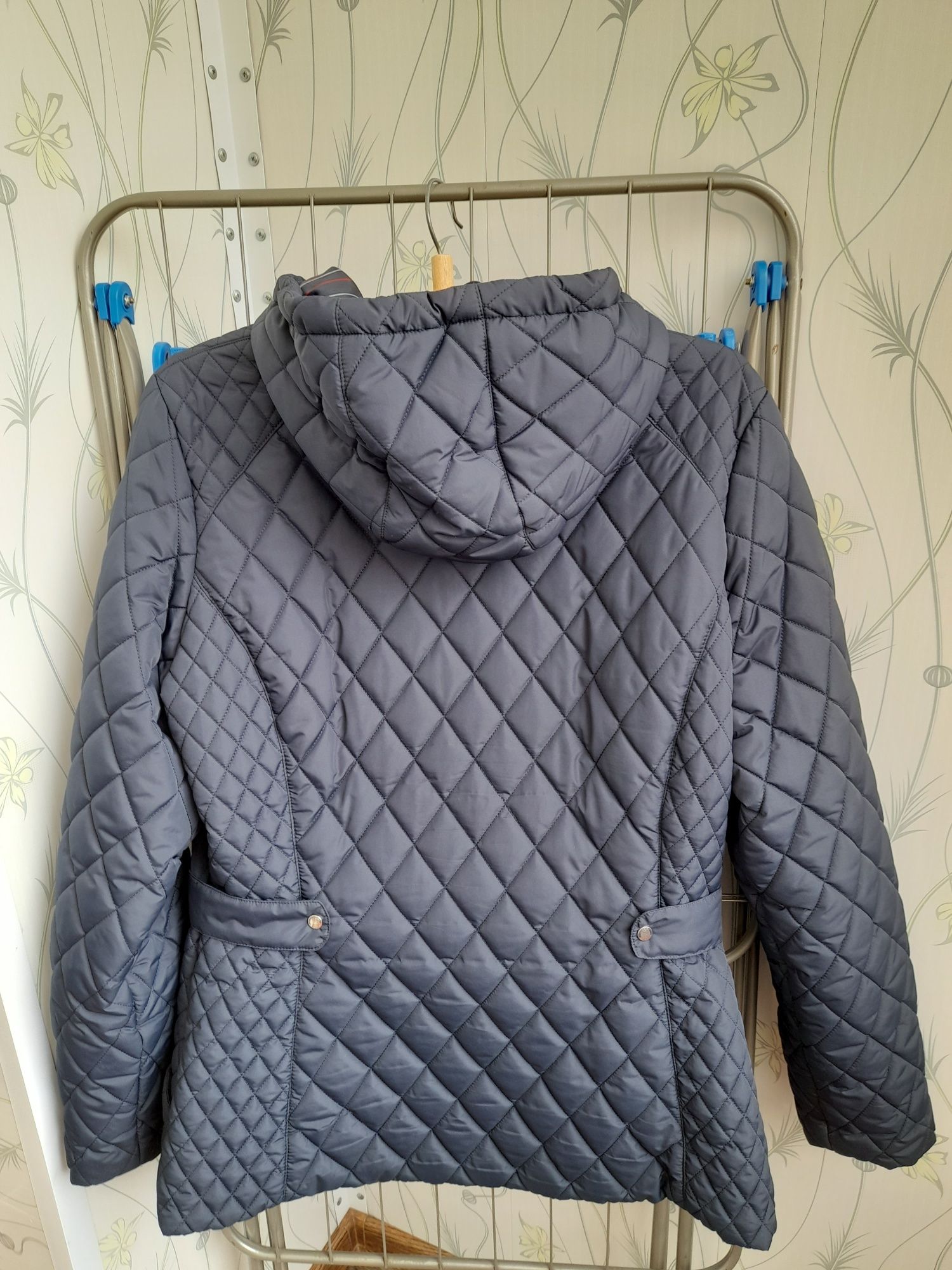 Продам Куртку женскую, б/у размер 48-50