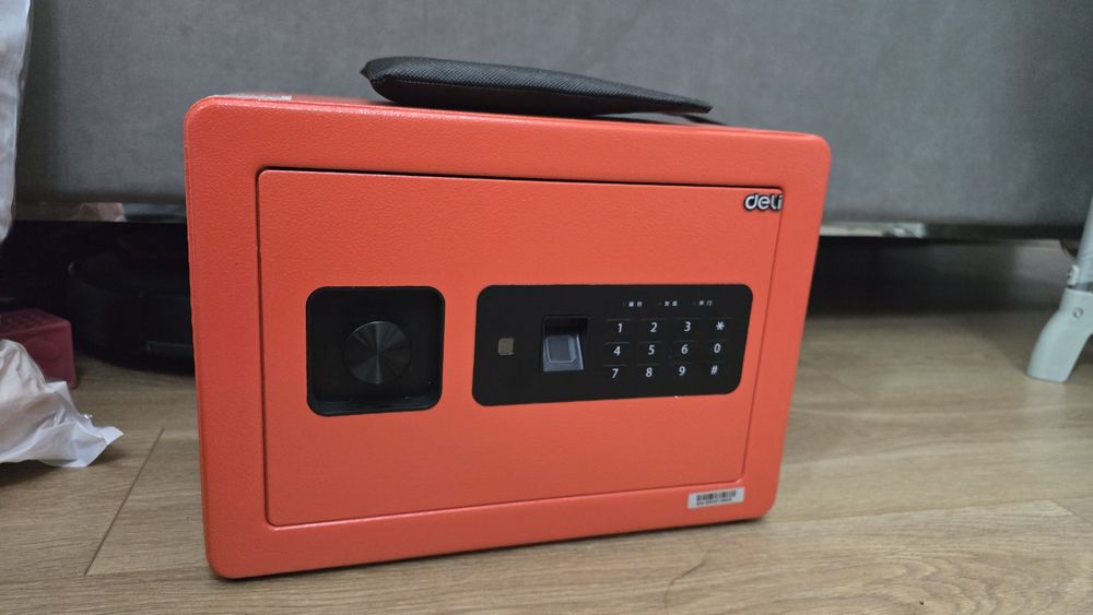 Сейф от бреда deli новый