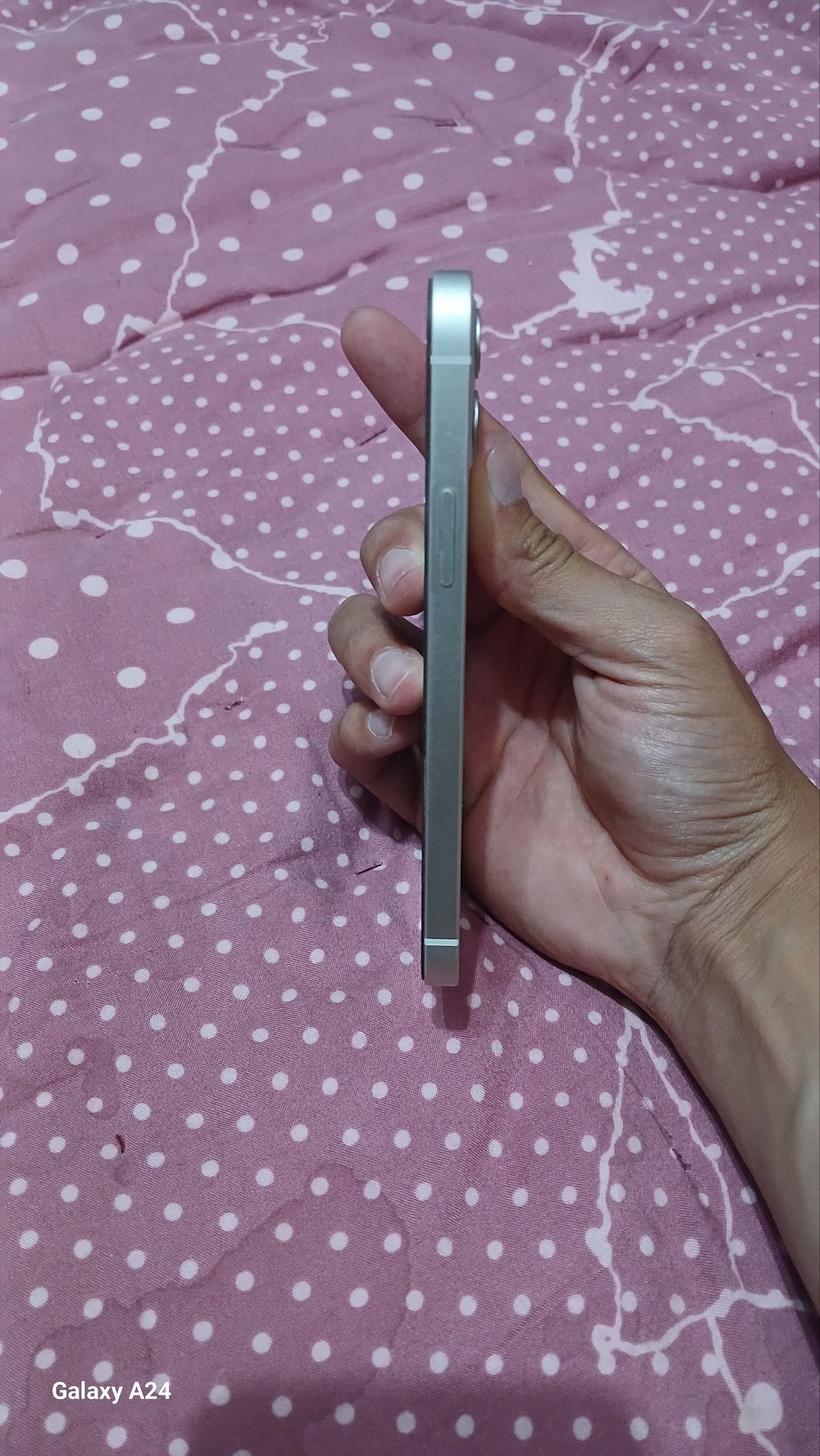 Iphone 12 ishlashi chotki  ochilmagan chaqa chuqadiyam umuman yo’q