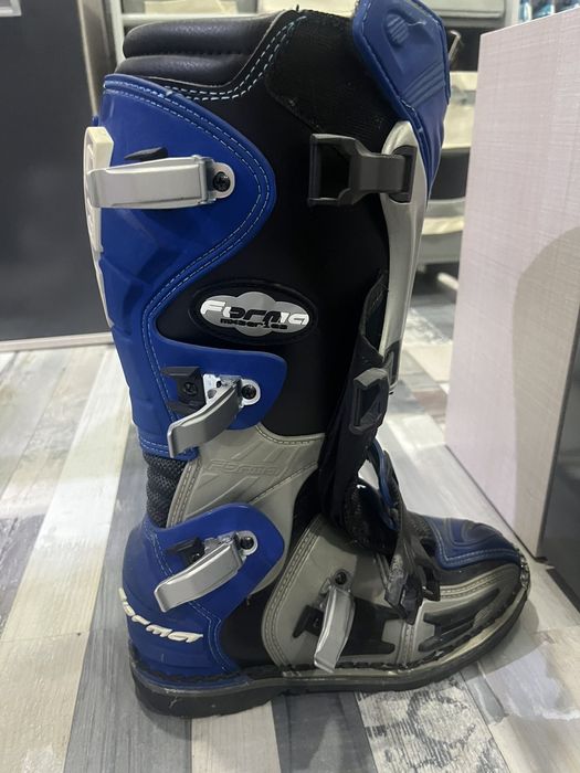 Продавам мотокрос ботуши