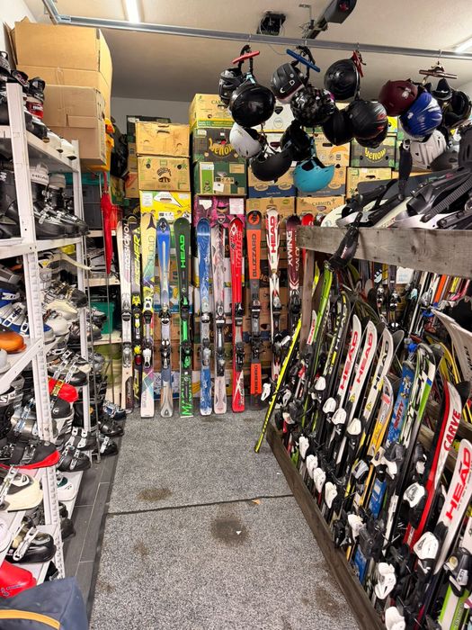 Vand skiuri/ snowboard si clapari inre 80 si 180 cm