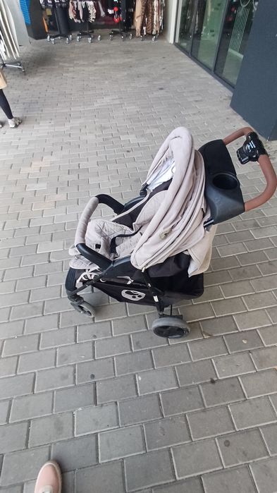 Лятна количка с голям сенник