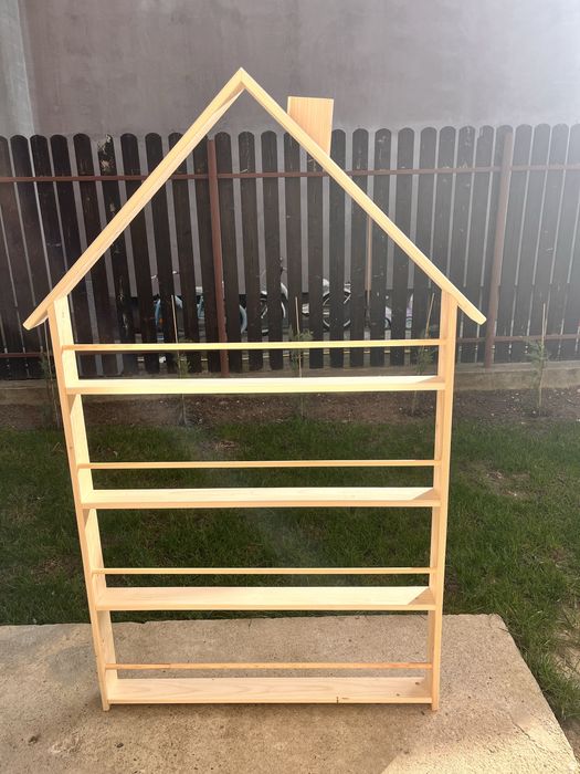 Biblioteca tip Casuta