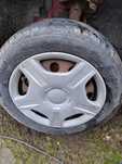Vînd 2 cauciucuri cu jante Ford focus desmembrez mașină focus an2002