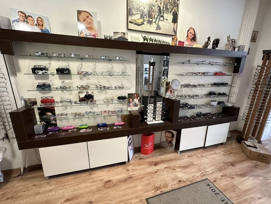 Мебели за магазин