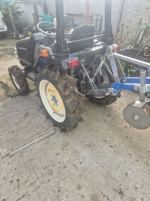 Трактор с инвентар