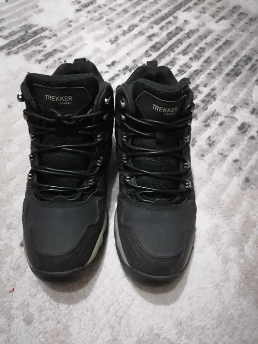 Продам зимние мужские кроссовки