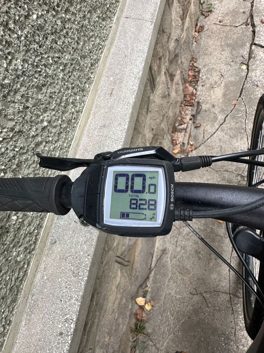 Bicicleta electrica Cube cross hybrid