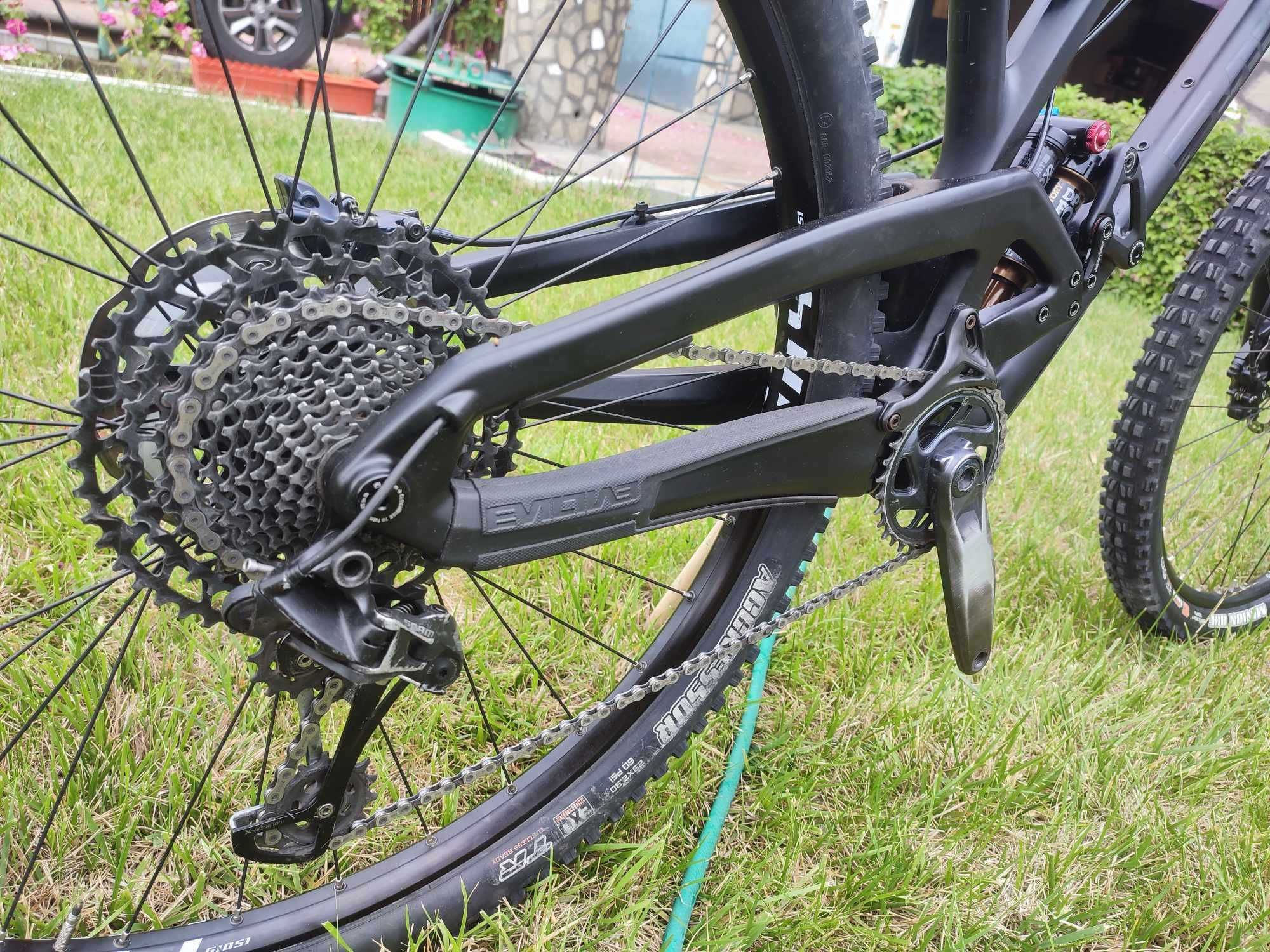 Bicicleta carbon enduro Evil offering 2020