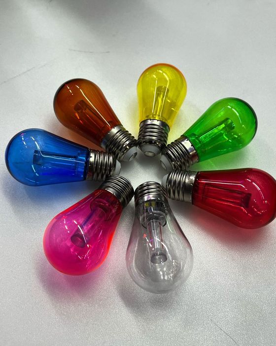 Уличные лампочки и гирлянды