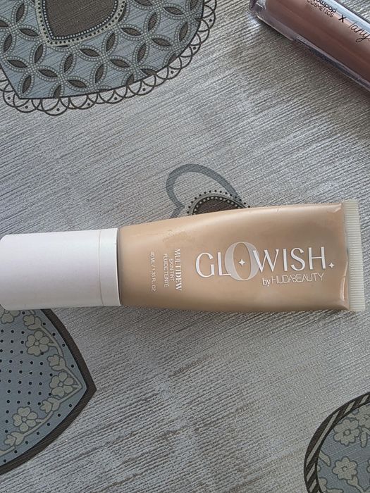 Продавам лот козметика- Huda Beauty, Missha, Essence, Loreal, Lollipop