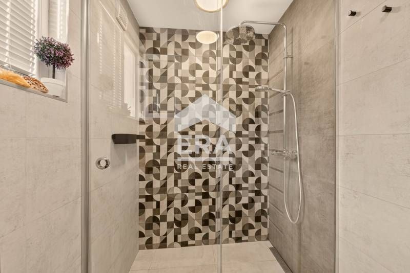 Едноетажна, ексклузивна, ремонтирана и обзаведена къща за продажба, с