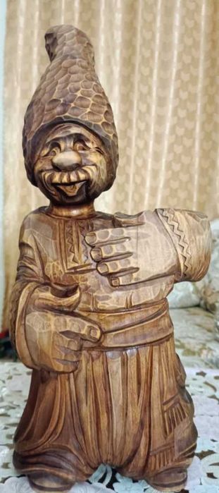 Фигура из дерева