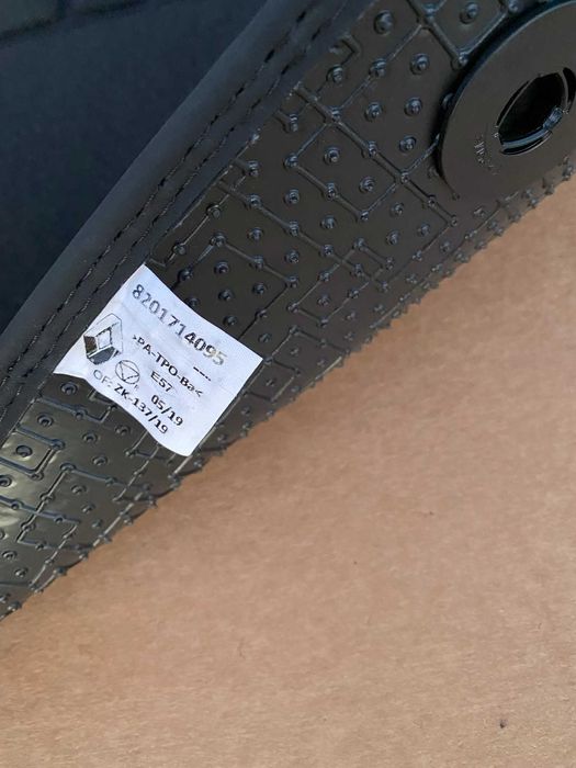 Set covorase presuri noi premium Renault Kadjar originale 8201714095