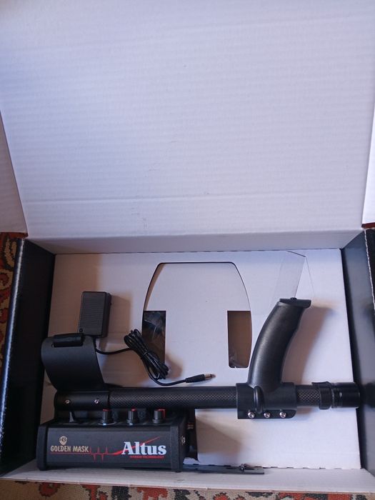 Golden Mask Altus