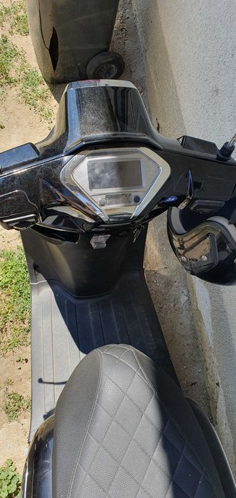 Vand scuter pe benzina