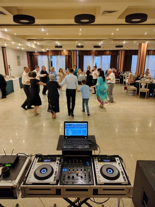 Dj Profesionist pentru Nunta, Cumetrie, Majorat,- Atmosfera Garantata!