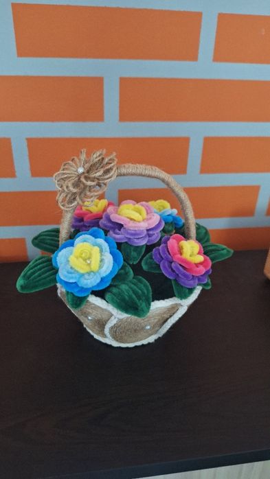 Aranjament floral din sarma plusata