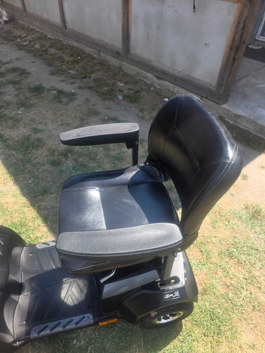Carucior/Scuter electric pentru vârstnici sau oameni cu dizabilitati