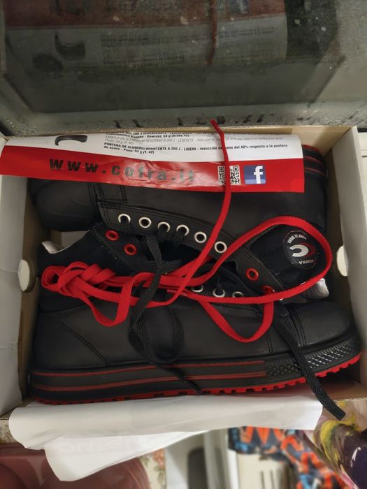 Продавам чисто нови работни обувки Cofra