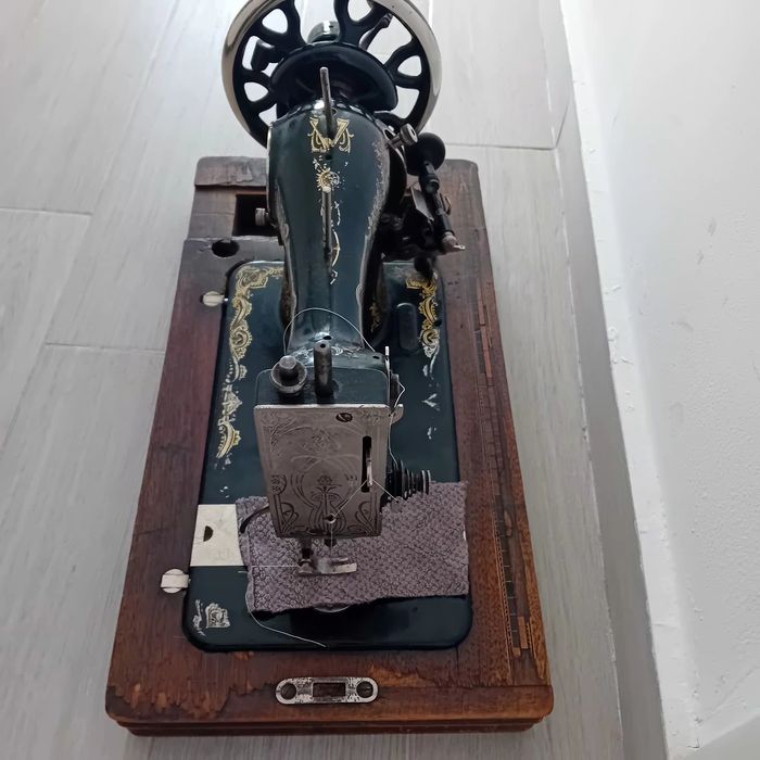 SINGER работеща шевна машина..Антика .около 1938г.предполагам
