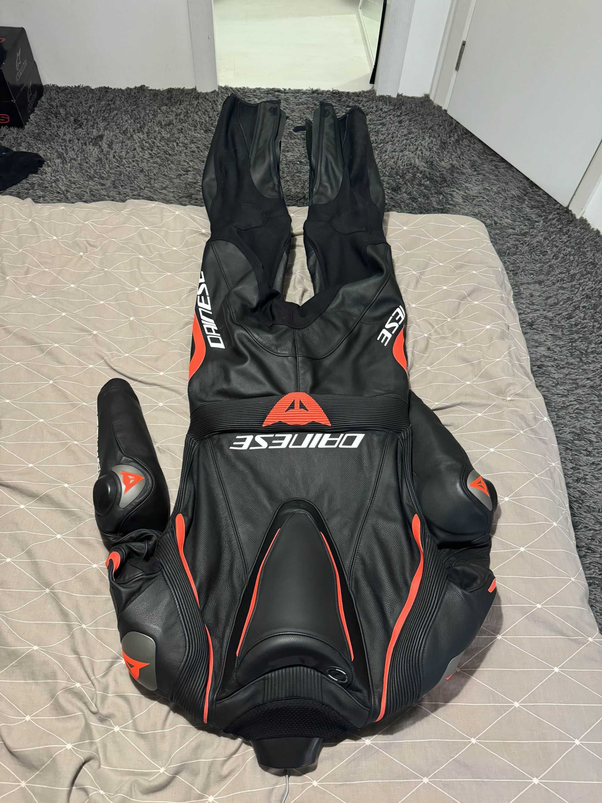 Dainese Laguna Seca 4 Мото Екип *ЧИСТО НОВ* (Размер 50)
