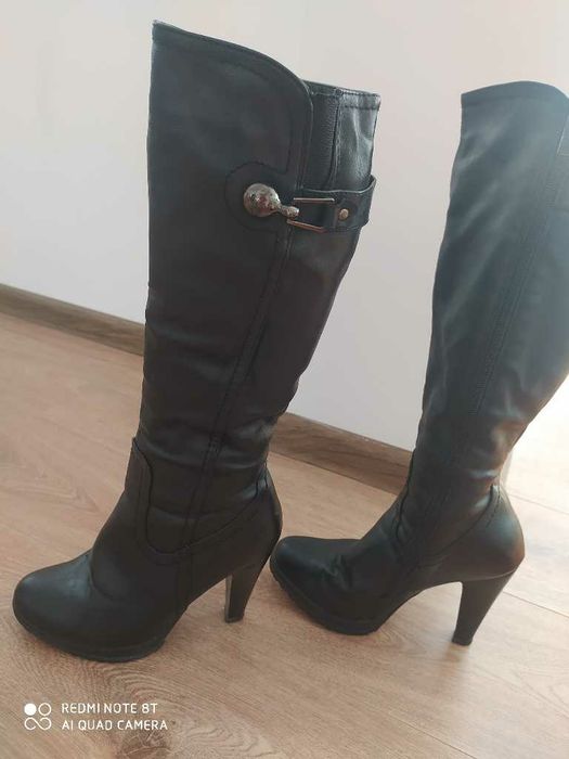 Запазени ботуши на висок ток с пухче отвътре