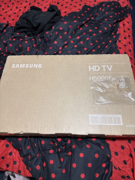 Vand televizor smart de 80 de cm nou nedesigilat