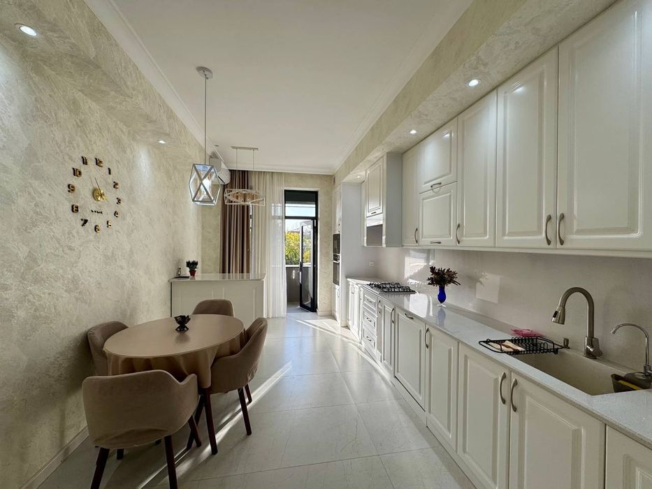 Продаётся 2х комнатная квартира 90м2, Гагарина