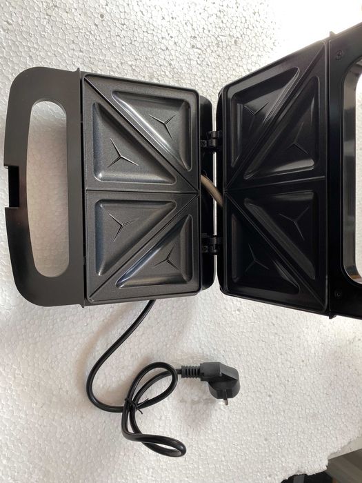 Sandwich Maker Cheffinger CF-T01 cu placa cu invelis antiaderent