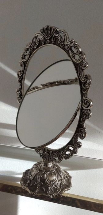 Oglinda cu picior rabatabila