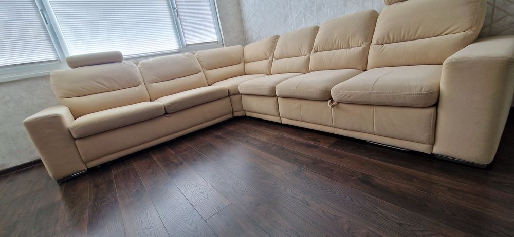 Ъглов диван със спален механизъм.