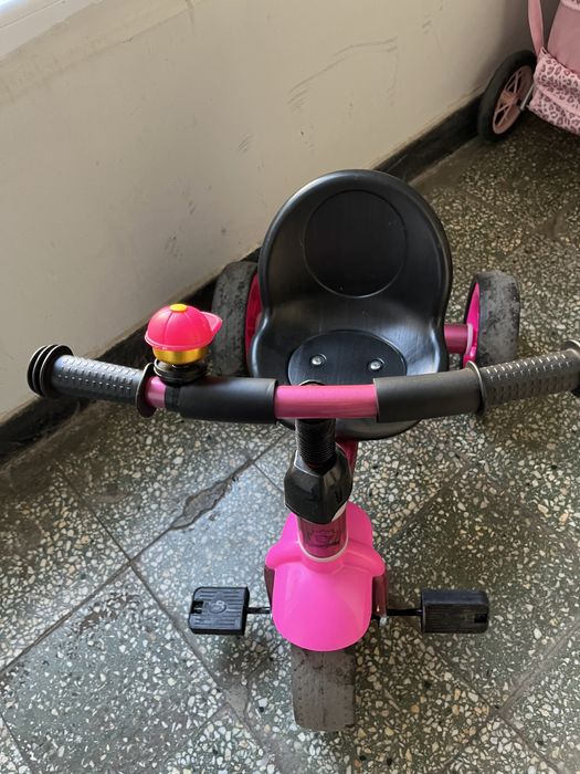 запазена розова триколка, колело