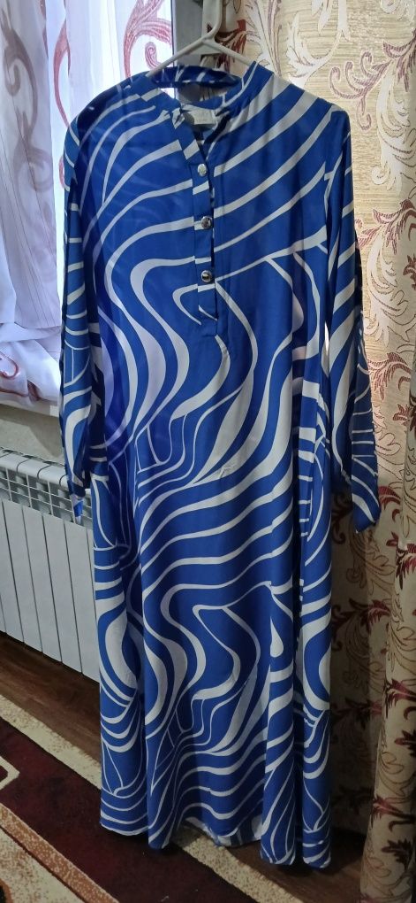 Продам платье для девушек и женщины