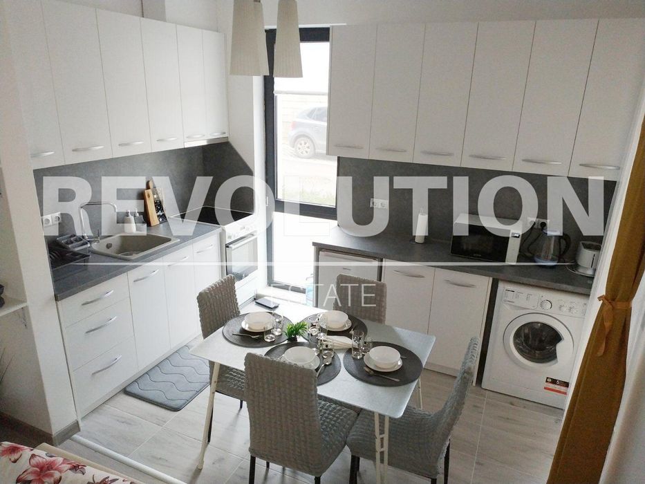 Дава се под наем Двустаен апартамент в Варна, Център - 54 кв.м за 650 € - Снимка #2