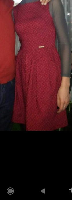 Червена рокля размер М