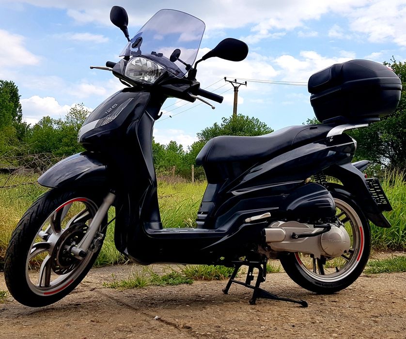 Peugeot tweet  125 13 cp an 12 se poate conduce cu cât b