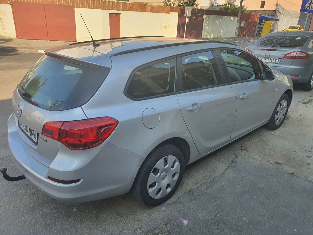 Opel astra J Sports Tourer 1.7 cdti Noiembrie 2011