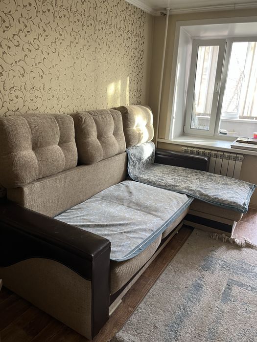 Продам диван угловой 10000