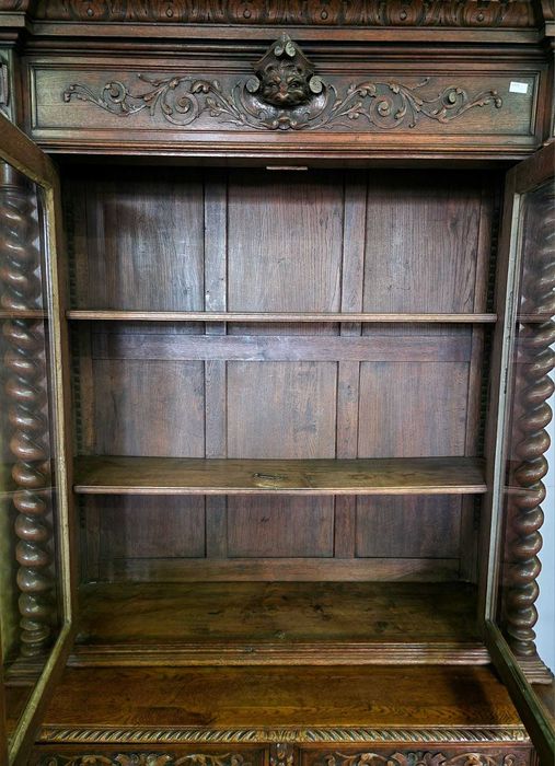 Ръчно Резбован Ловен Бюфет Витрина От Масивен Дъб "Хенри II"